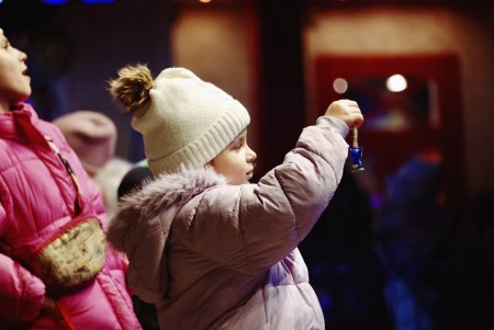 Головна ялинка засяяла в центрі Одеси (фото)