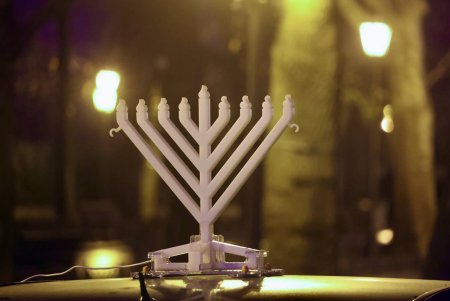 Перші свічки Ханукії запалили на Приморському бульварі Одеси (фото)