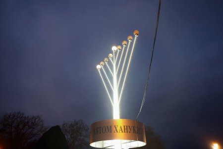 Перші свічки Ханукії запалили на Приморському бульварі Одеси (фото)