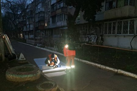 В Одесі ліквідовують наслідки атаки (фото) В Одесі ліквідовують наслідки атаки (фото)