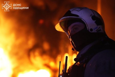 В Одесі ліквідовують наслідки атаки (фото) В Одесі ліквідовують наслідки атаки (фото)