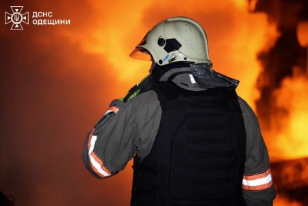 В Одесі ліквідовують наслідки атаки (фото) В Одесі ліквідовують наслідки атаки (фото)