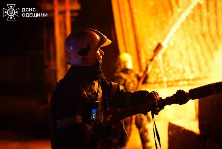 Ворог продовжує масовані атаки на Одесу: є пошкодження (фото)