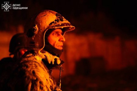 Ворог продовжує масовані атаки на Одесу: є пошкодження (фото)