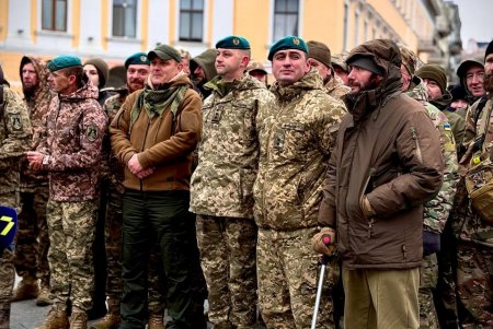 На Потьомкінських сходах в Одесі розгорнули величезний Прапор надії (фото, відео)