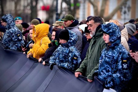 На Потьомкінських сходах в Одесі розгорнули величезний Прапор надії (фото, відео)