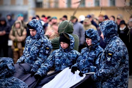 На Потьомкінських сходах в Одесі розгорнули величезний Прапор надії (фото, відео)