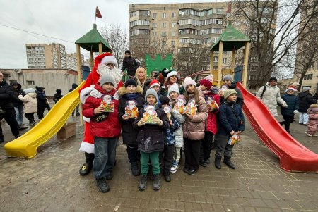 Передноворічний захід для дітей на Академіка Заболотного (фото)