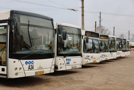 Автобуси, надані іншими громадами, проходять обкатку маршрутами Одеси (фото, відео)