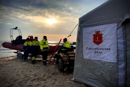 Традиційні водохресні купання провели в Одесі (фото, відео)