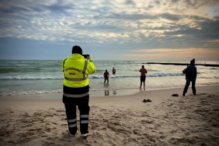 Традиційні водохресні купання провели в Одесі (фото, відео)