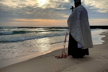 Традиційні водохресні купання провели в Одесі (фото, відео)