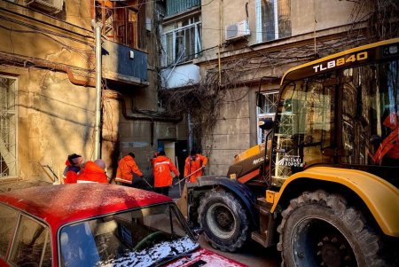 В Одесі ліквідовують наслідки ворожої атаки на місто (фото)