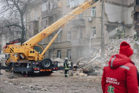 В Одесі ліквідовують наслідки нічної атаки (фото) В Одесі ліквідовують наслідки нічної атаки (фото)