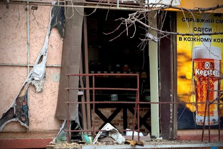 В Одесі ліквідовують наслідки нічної атаки (фото) В Одесі ліквідовують наслідки нічної атаки (фото)