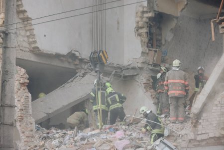 В Одесі ліквідовують наслідки нічної атаки (фото) В Одесі ліквідовують наслідки нічної атаки (фото)