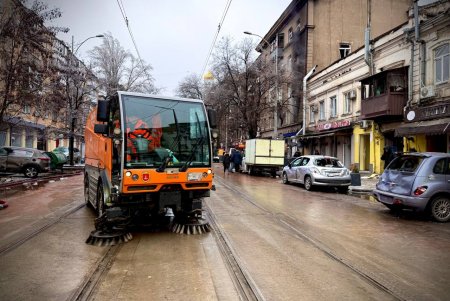 В Одесі ліквідовують наслідки нічної атаки (фото) В Одесі ліквідовують наслідки нічної атаки (фото)