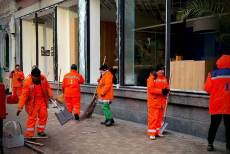 В Одесі ліквідовують наслідки нічної атаки (фото) В Одесі ліквідовують наслідки нічної атаки (фото)