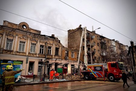 В Одесі ліквідовують наслідки нічної атаки (фото) В Одесі ліквідовують наслідки нічної атаки (фото)