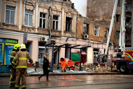 В Одесі ліквідовують наслідки нічної атаки (фото) В Одесі ліквідовують наслідки нічної атаки (фото)