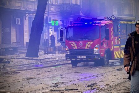 В Одесі ліквідовують наслідки нічної атаки (фото) В Одесі ліквідовують наслідки нічної атаки (фото)