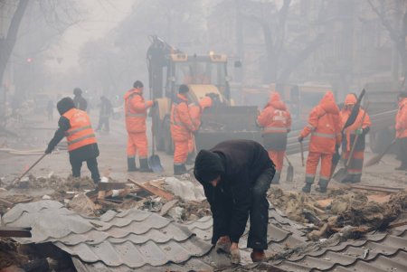 В Одесі ліквідовують наслідки нічної атаки (фото) В Одесі ліквідовують наслідки нічної атаки (фото)