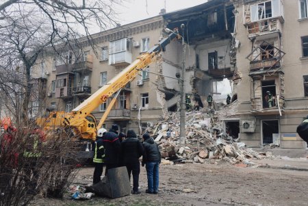 В Одесі ліквідовують наслідки нічної атаки (фото) В Одесі ліквідовують наслідки нічної атаки (фото)