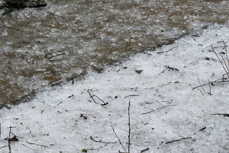 Міська влада нагадує про небезпеку падіння бурульок з дахів (фото)