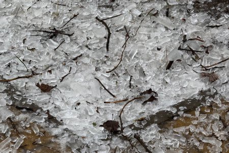 Міська влада нагадує про небезпеку падіння бурульок з дахів (фото)