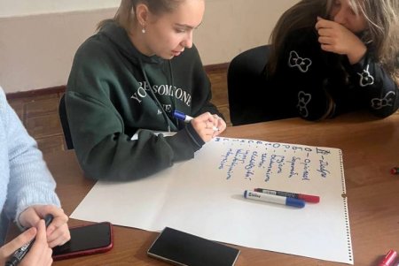 Одеських школярів та педагогів навчають навичок піклування про ментальне здоров’я (фото) Одеських школярів та педагогів навчають навичок піклування про ментальне здоров’я (фото)