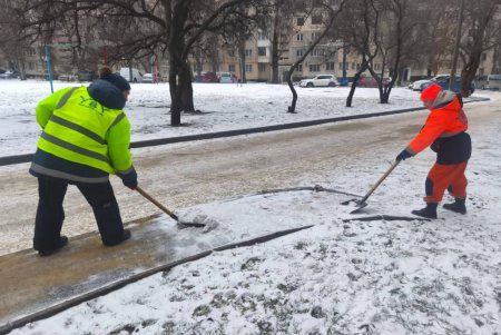 Одеські комунальники проводять роботи з благоустрою міста (фото)