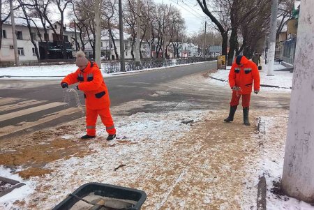 Одеські комунальники проводять роботи з благоустрою міста (фото)
