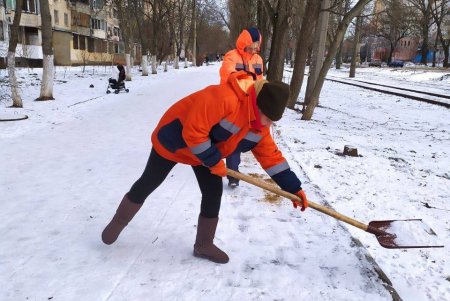 Одеські комунальники проводять роботи з благоустрою міста (фото)