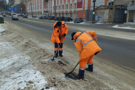 Одеські комунальники проводять роботи з благоустрою міста (фото)