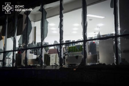 Нічний обстріл Одеси: є загиблий і постраждалі, пошкоджено житлові будинки (фото)