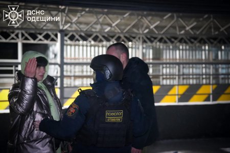 Нічний обстріл Одеси: є загиблий і постраждалі, пошкоджено житлові будинки (фото)