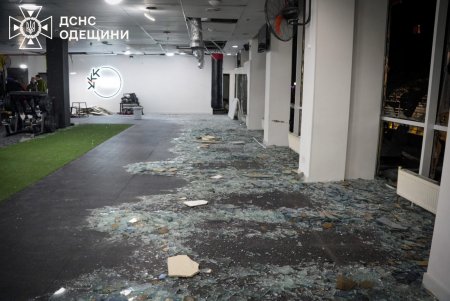 Нічний обстріл Одеси: є загиблий і постраждалі, пошкоджено житлові будинки (фото)