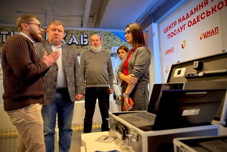 Одеса отримала п’ять мобільних офісів для надання адмінпослуг «на дому» (фото)