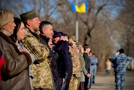 Одесити поклали квіти до пам'ятника Великому Кобзареві (фото)