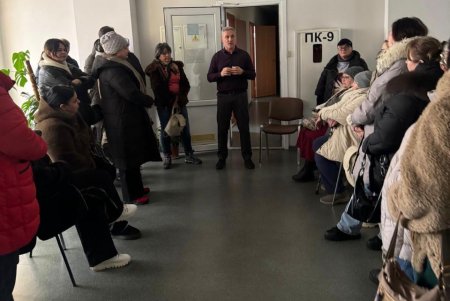 На вулиці Юхима Фесенка відбулася зустріч із мешканцями щодо питань житлово-комунального господарства