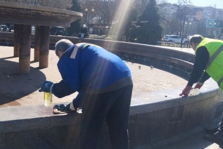 Фонтан на Кримському бульварі постраждав від вандалів (фото)