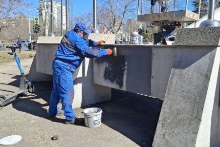 Фонтан на Кримському бульварі постраждав від вандалів (фото)