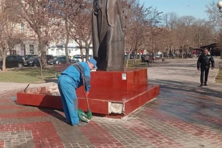 Фонтан на Кримському бульварі постраждав від вандалів (фото)