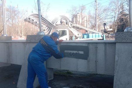 Фонтан на Кримському бульварі постраждав від вандалів (фото)