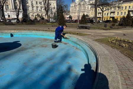 КП «Сервісний центр» готує до запуску фонтани та наводить лад на підпорядкованих територіях (фото)