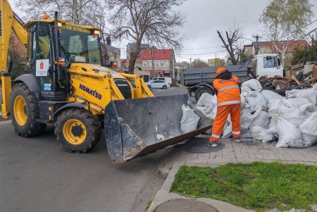 У Київському районі тривають роботи з ліквідації наслідків атаки (фото)