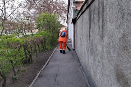 Комунальні служби Одеси оперативно ліквідовують наслідки удару (фото)