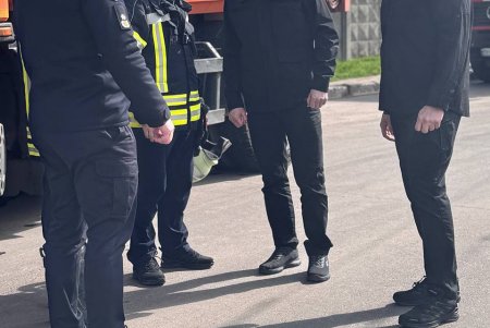 В Одесі триває ліквідація наслідків атаки на житловий будинок (фото, відео)