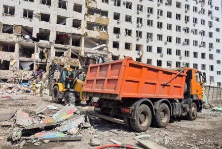 Приморському районі ліквідовують наслідки масованої атаки (фото)