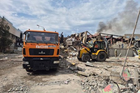 Приморському районі ліквідовують наслідки масованої атаки (фото)
